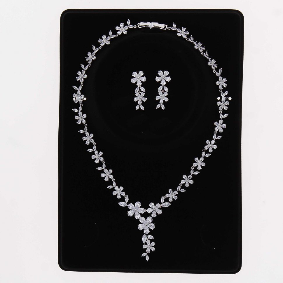 grossiste Parrure Collier et Boucles d'oreilles femme Cristal de Zirconium Swarovski doré à l'OR, REINA grossiste Parrure Collier et Boucles d'oreilles femme Cristal de Zirconium Swarovski doré à l'OR, REINA